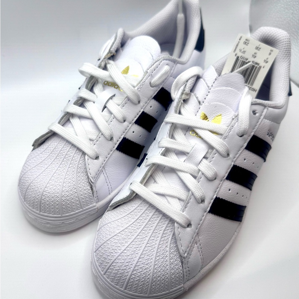 Women’s Adidas Superstar Classic Shell Toe Sneakers! NIB!!! - Picture 3 of 6